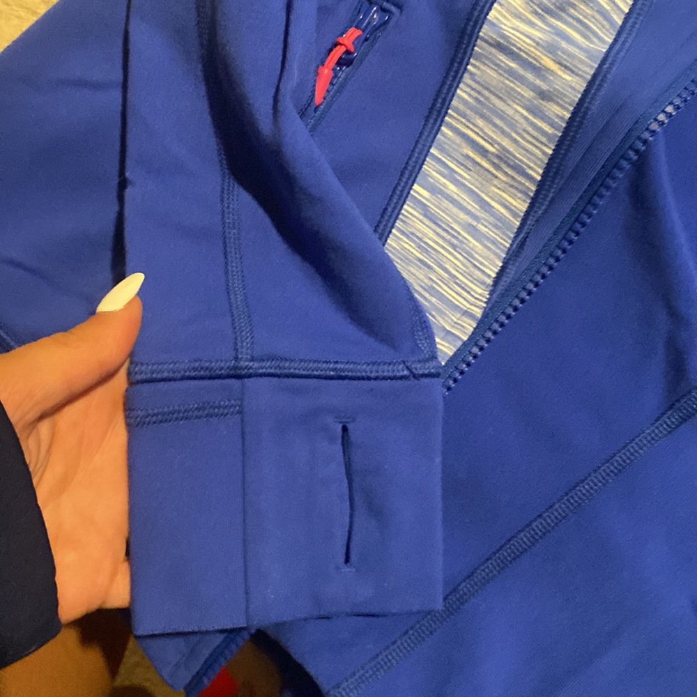 Ivivva Zip up - Picture 3 of 4